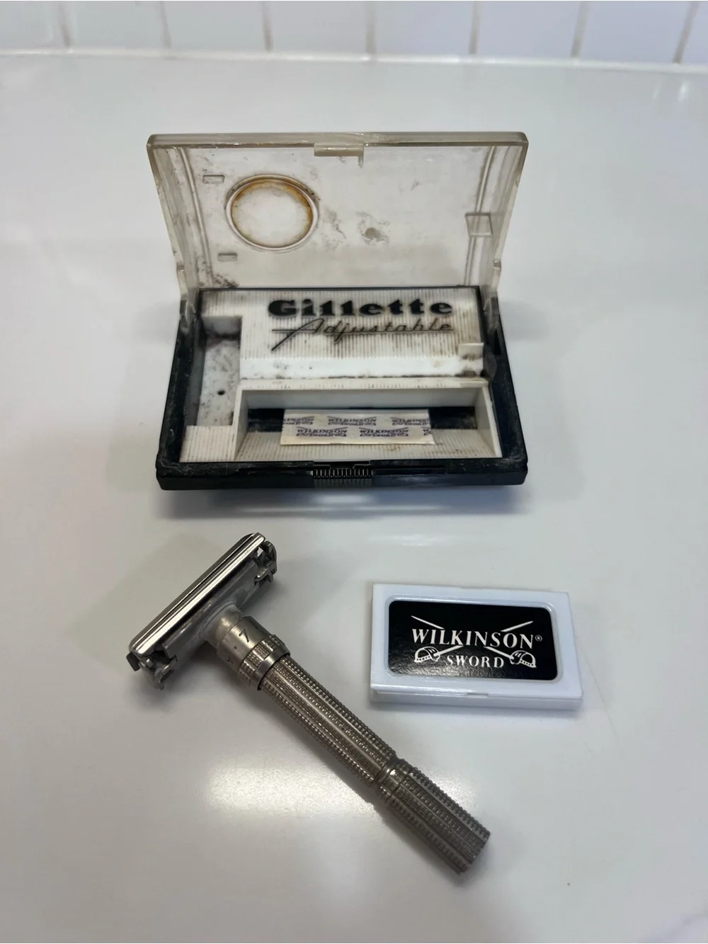 Vintage Gillette Adjustable Safety Razor With Original Case
